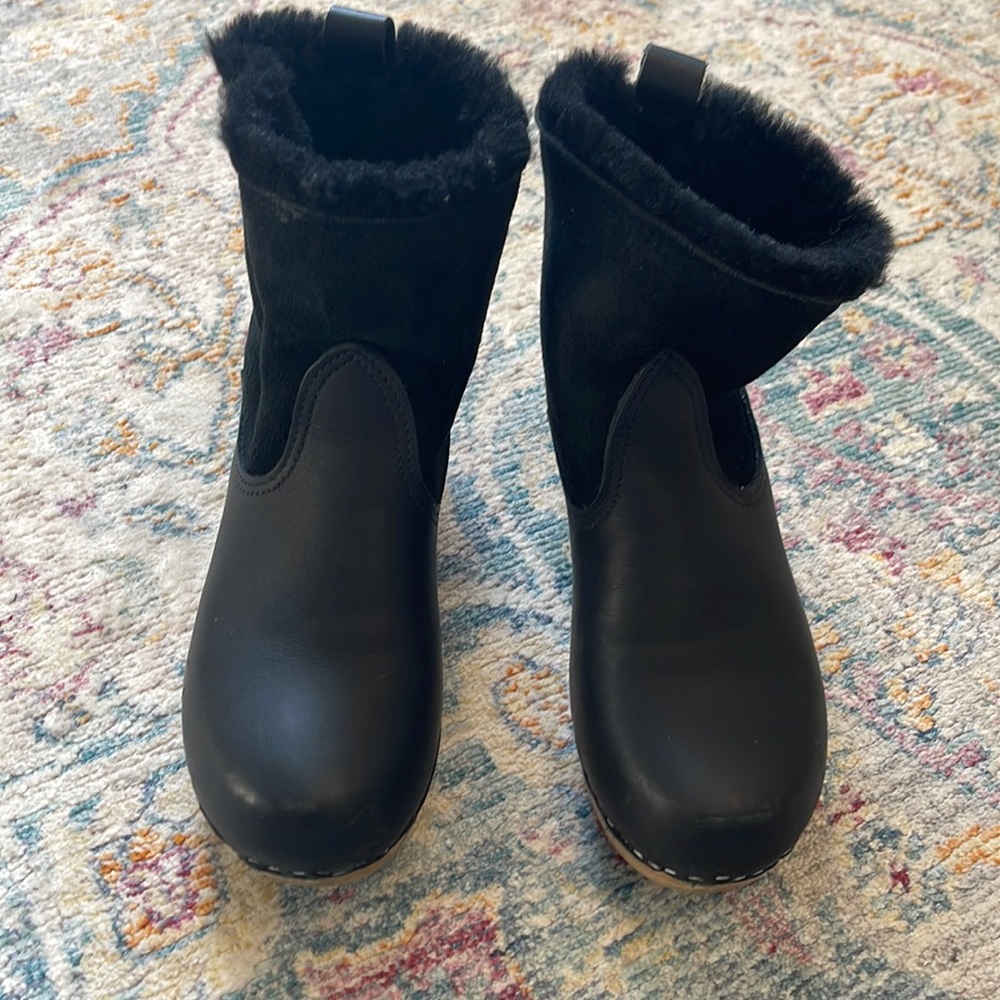 Shearling clog boots